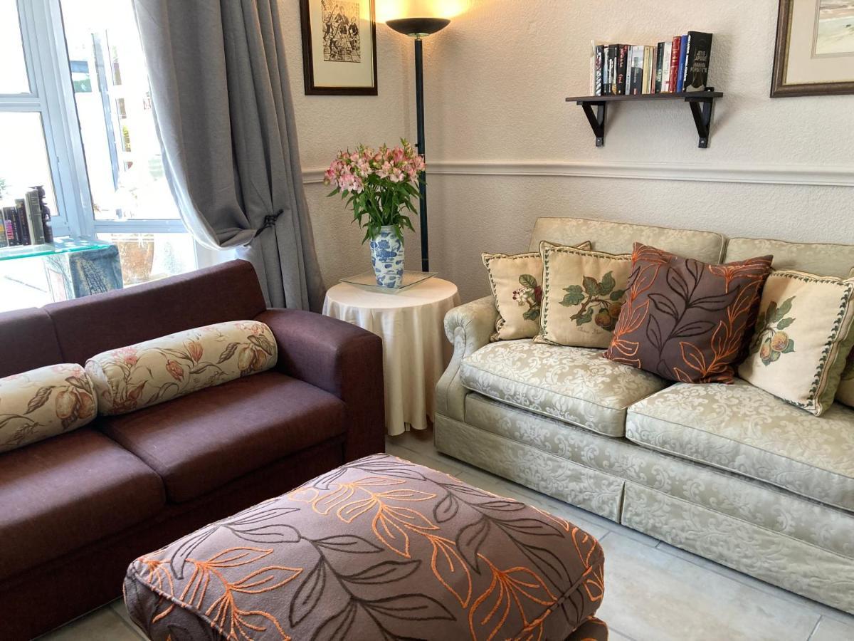 Brown Jug Guest House Hermanus Bagian luar foto