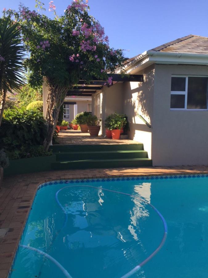 Brown Jug Guest House Hermanus Bagian luar foto