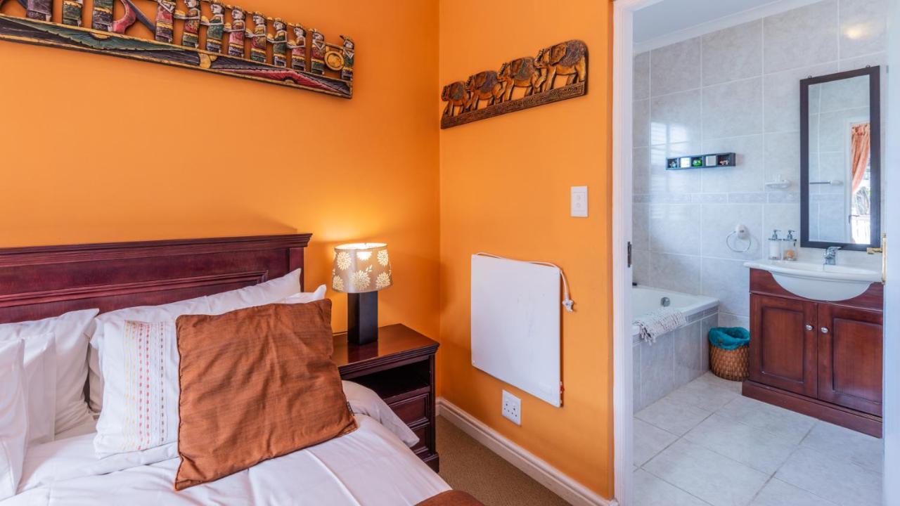 Brown Jug Guest House Hermanus Bagian luar foto