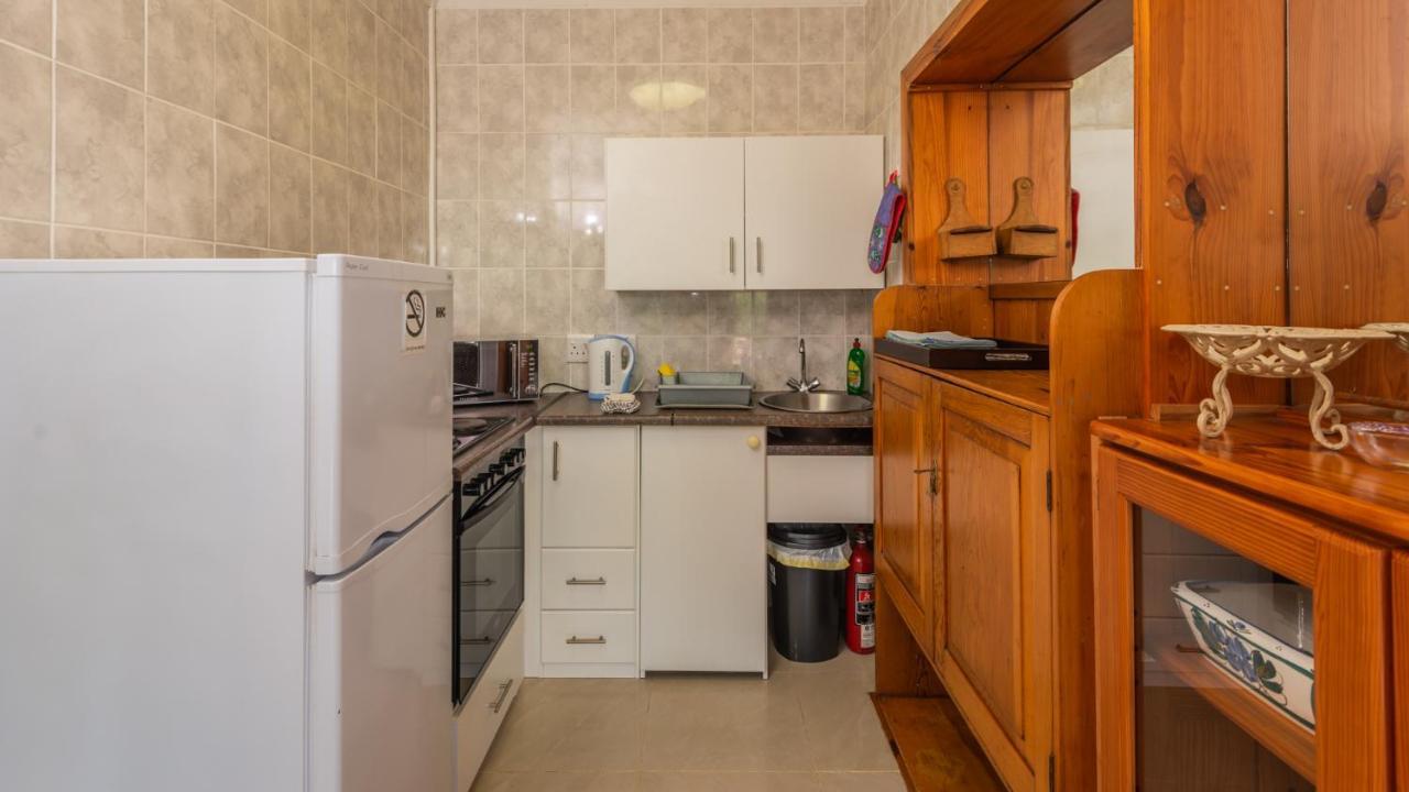 Brown Jug Guest House Hermanus Bagian luar foto