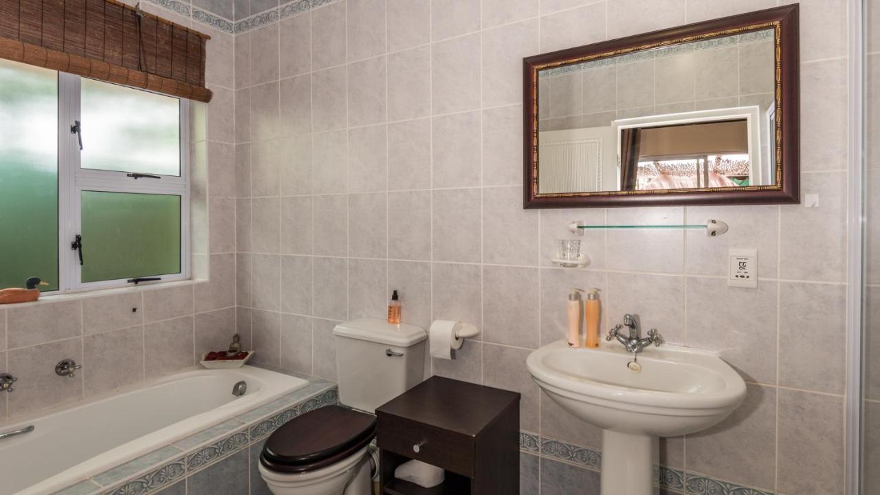Brown Jug Guest House Hermanus Bagian luar foto