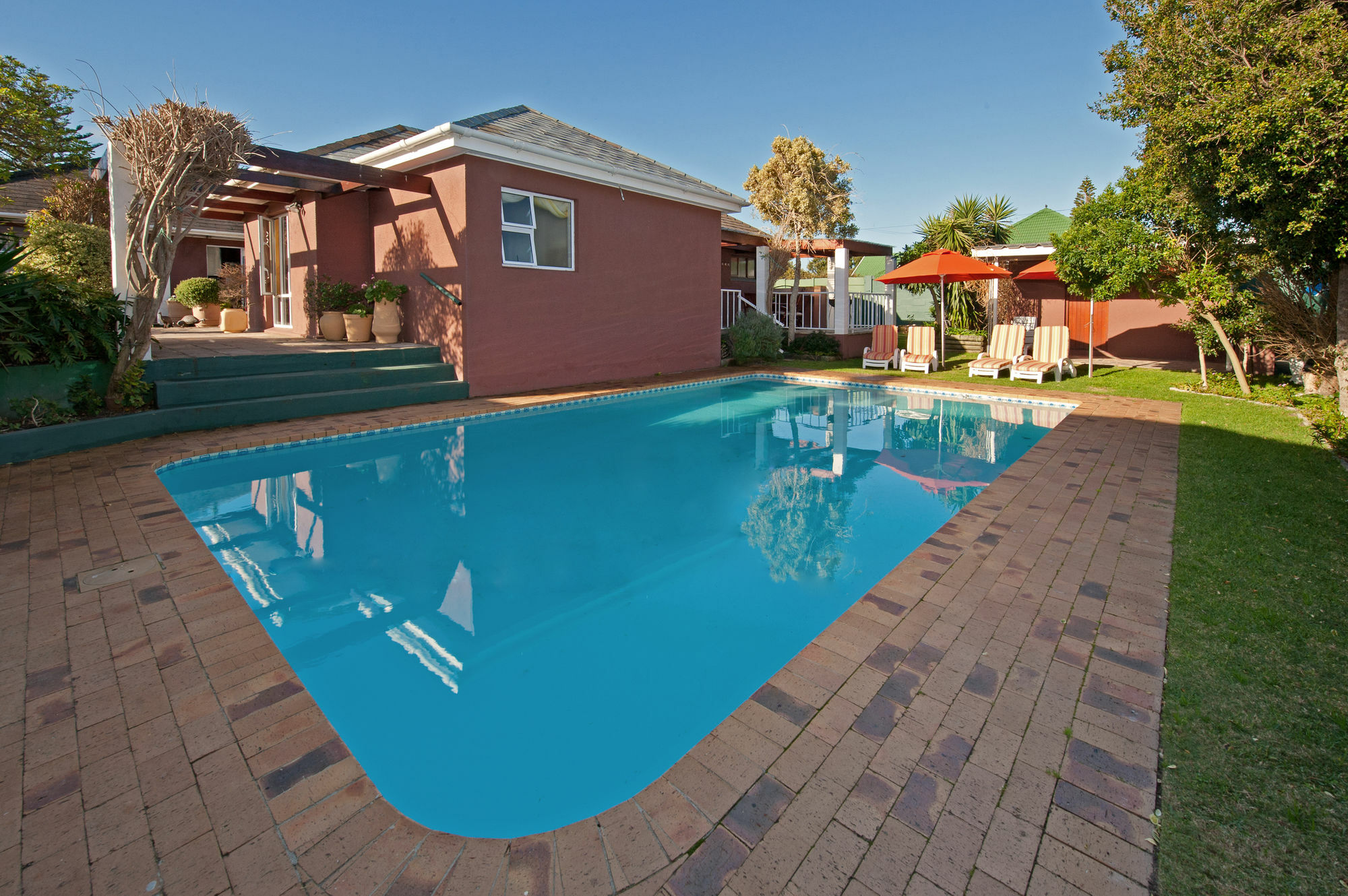 Brown Jug Guest House Hermanus Bagian luar foto