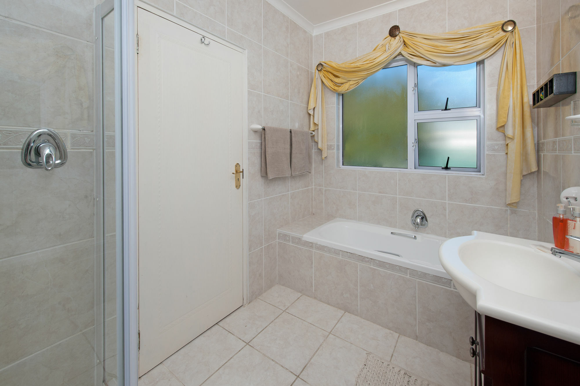 Brown Jug Guest House Hermanus Bagian luar foto